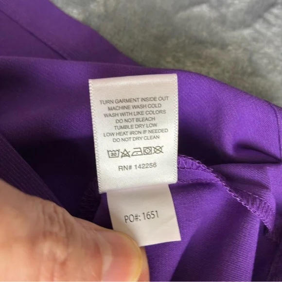 NWT Figs Leon Two Pocket Scrubs Top Mens Size Small Ultra Violet FM1500 - Picture 9 of 16